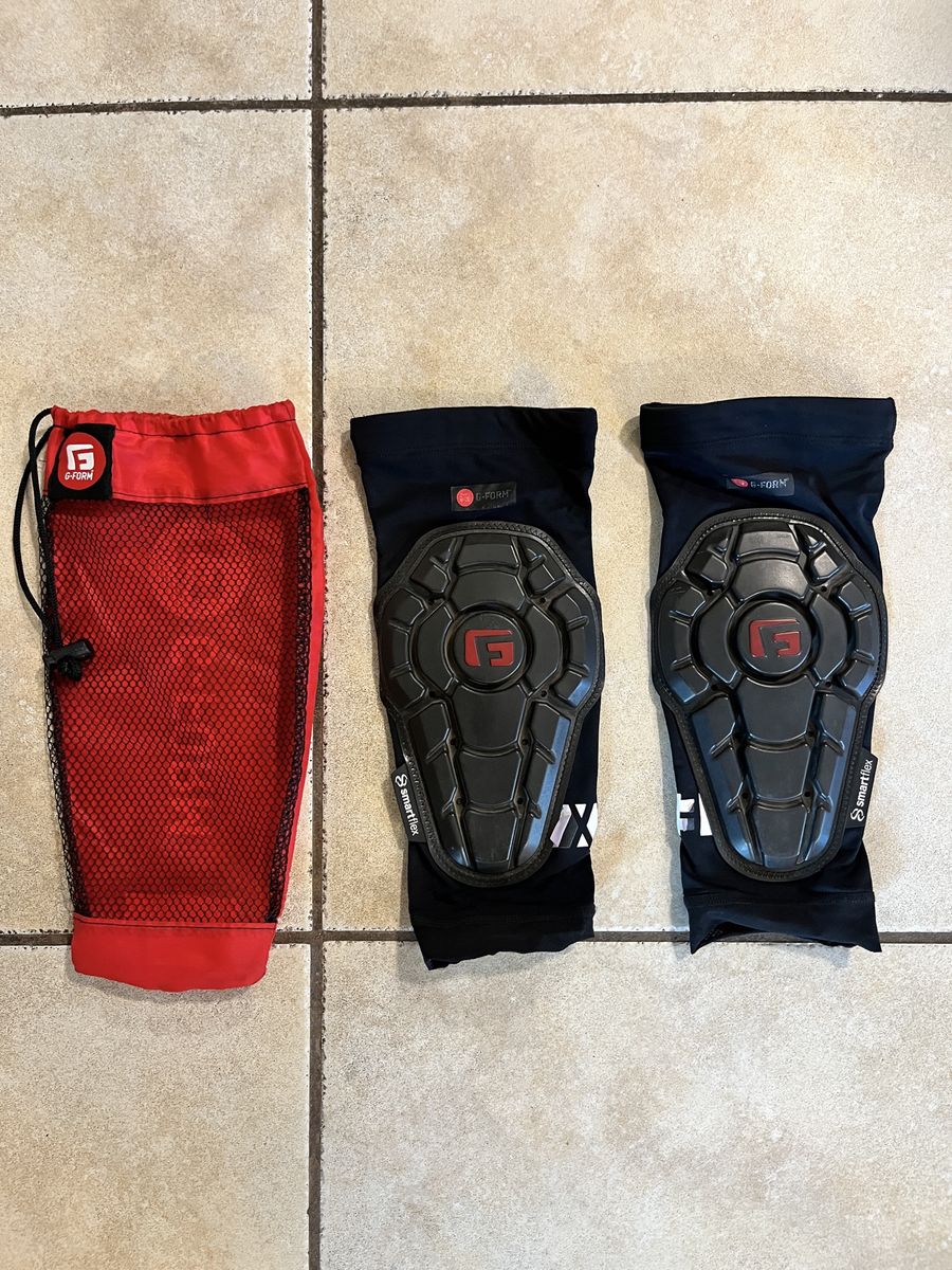 G-Form Pro X3 Knee Pads Size Youth L/XL MTB Bike Protective Pads Black