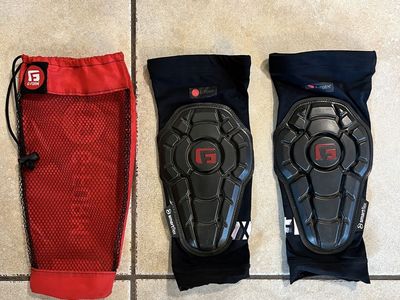 G-Form Pro X3 Knee Pads Size Youth L/XL MTB Bike Protective Pads Black