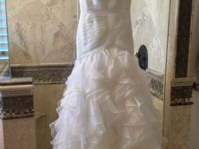 Beautiful wedding dress with corset back to fit different sizes.