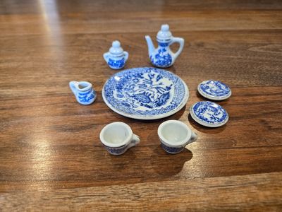 Miniature tea set!