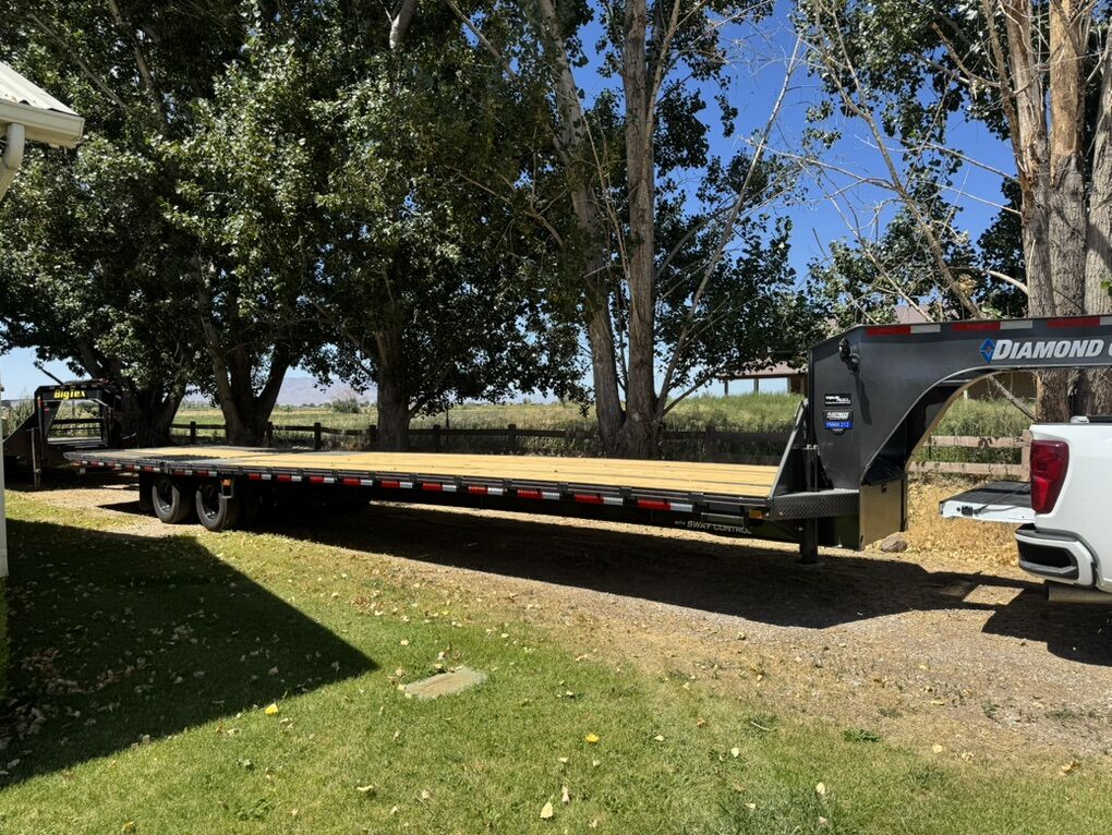 2026 Diamond C Fmax 212 40' Gooseneck