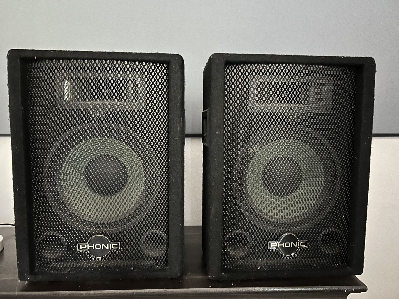Phonic s710 speakers