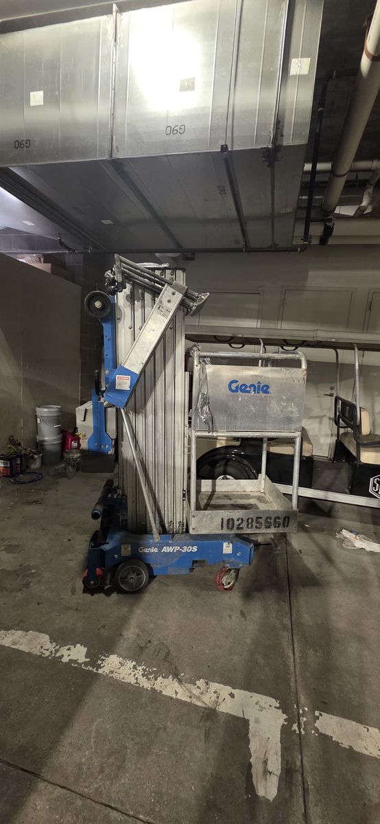 GR-30 vertical mast boom lift