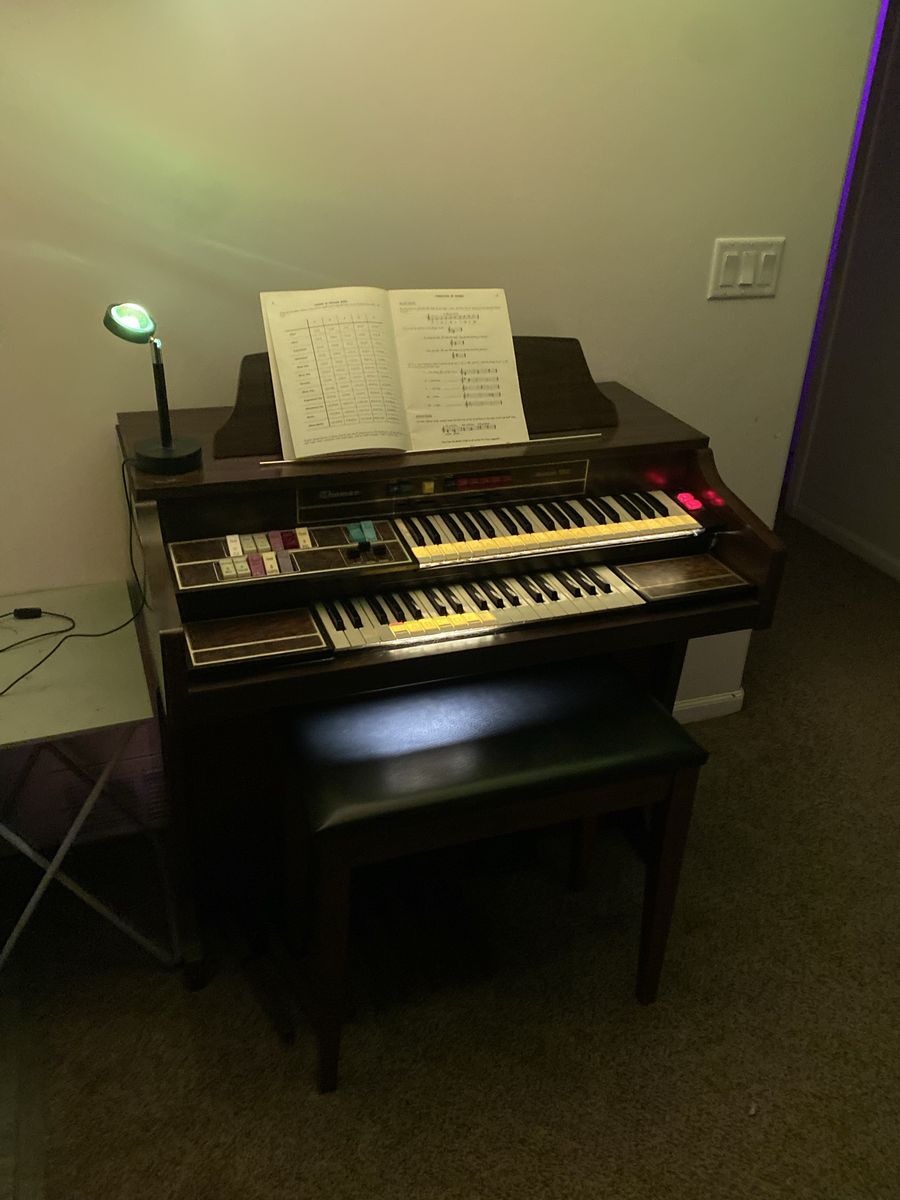 Thomas jester 132 Electric Organ