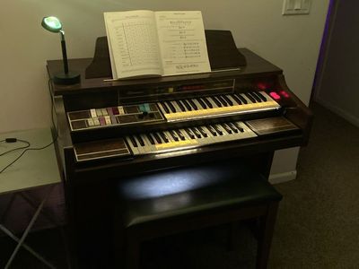Thomas jester 132 Electric Organ