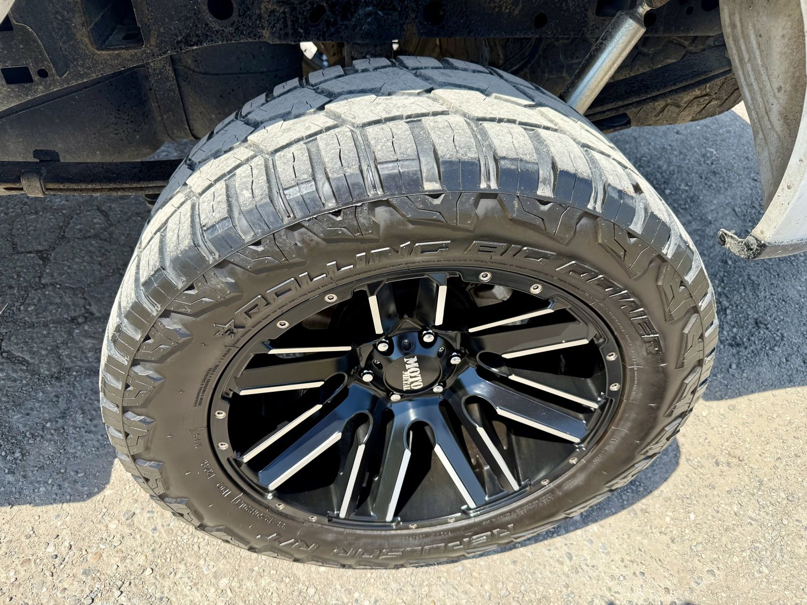 MOTO Metal 20" Black Wheels with 33” Rolling Big Power RT Tires (Set of 4)