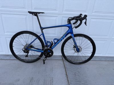 Giant Defy Advanced 2 Carbon Road Bike - Blue, Size M/L, Disc Brakes, Shimano 105