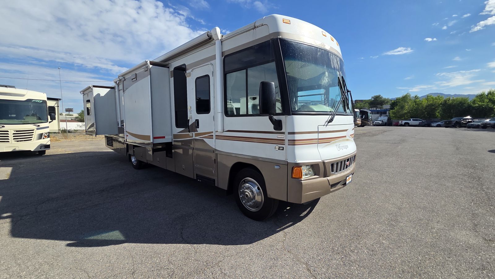 2006 Winnebago Voyage 35A