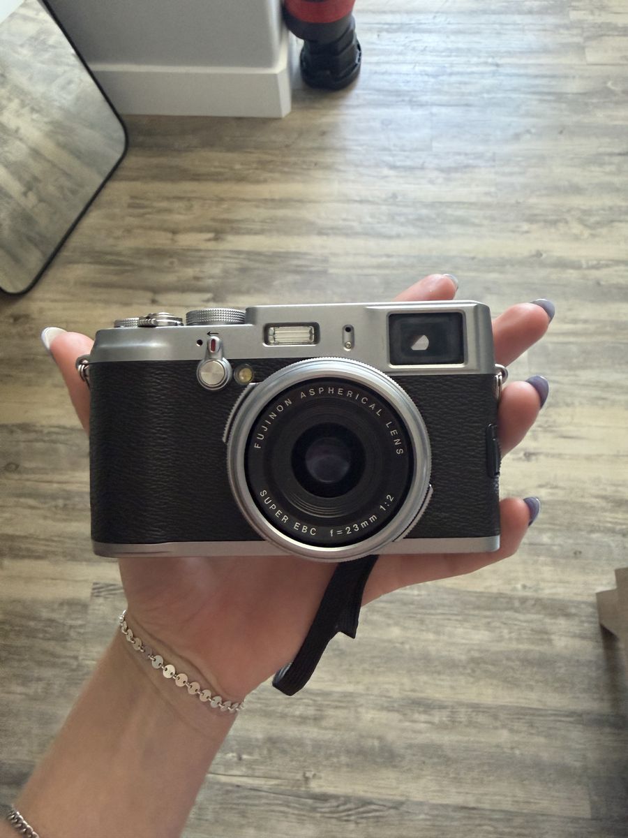 Fujifilm X100 Digital Camera - Silver, Fujinon 23mm f/2 Lens, Excellent Condition