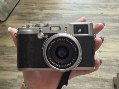 Fujifilm X100 Digital Camera - Silver, Fujinon 23mm f/2 Lens, Excellent Condition