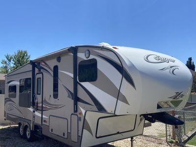 2015 Keystone Cougar 29RFT Fifth Wheel Travel Trailer - Polar Package, good Condition