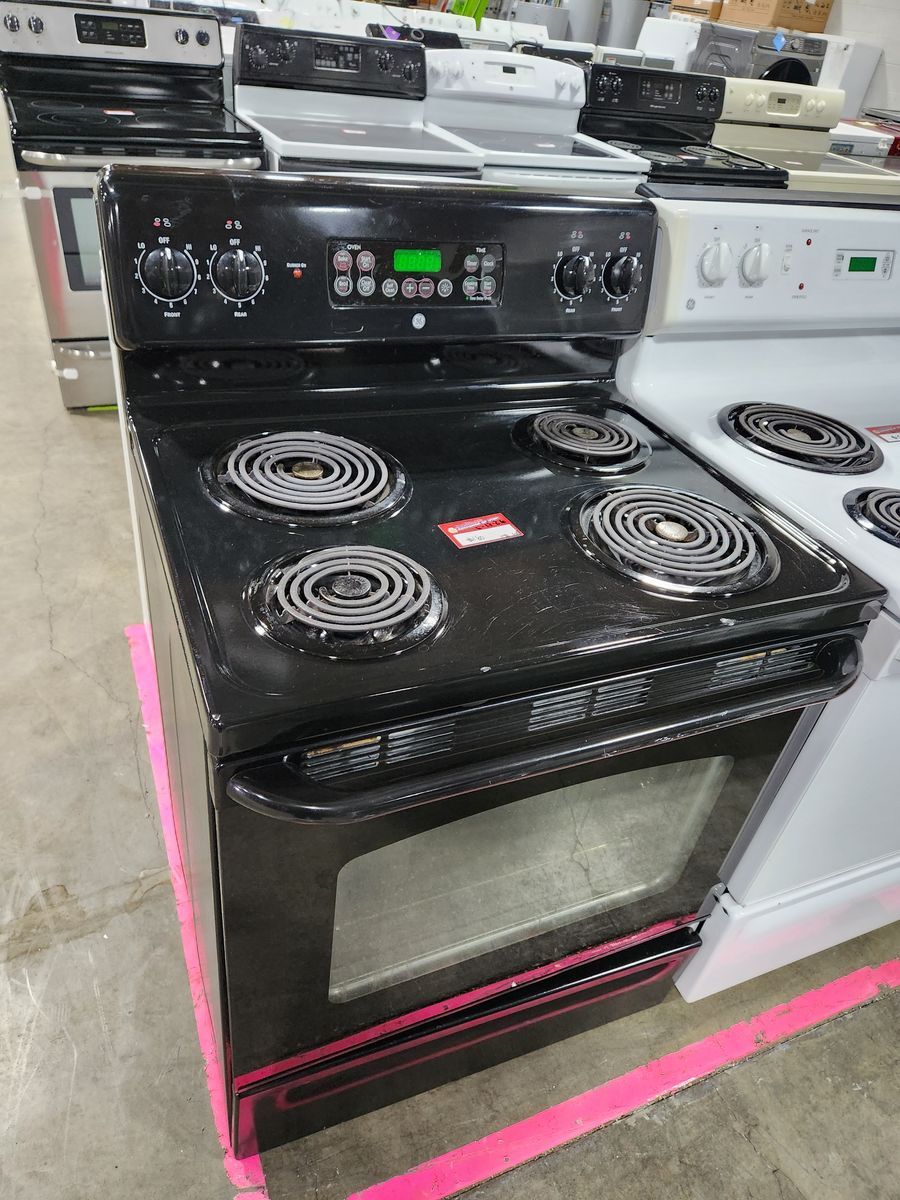 GE Appliances 30" Black Electric Freestanding Range Oven Coil Top Stove Used