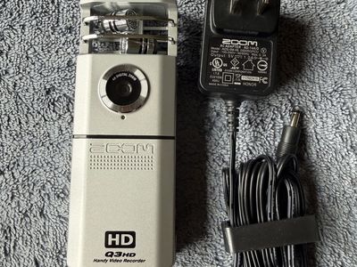 Zoom Q3HD Handy Video & Audio Recorder with Original Zoom Adapter, Case & a Tripod