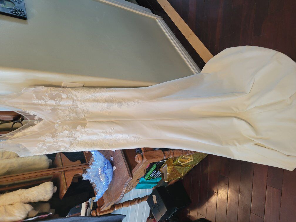 Theia Sheer Tank-Style Wedding Dress – Size 10 (
