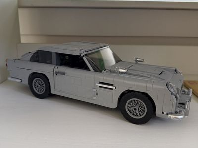 Lego 10262 James Bond Aston Martin DB5-complete