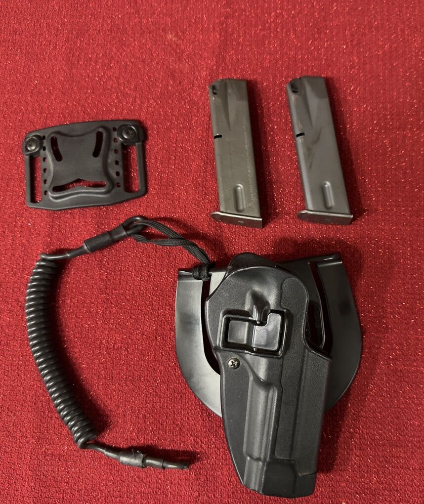 Beretta 92 Holster & Mags