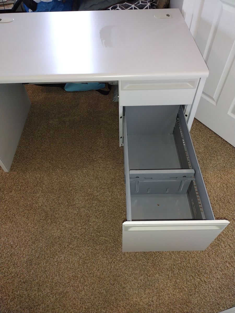 Nice Heavy Duty Metal Desk with Locking Drawers