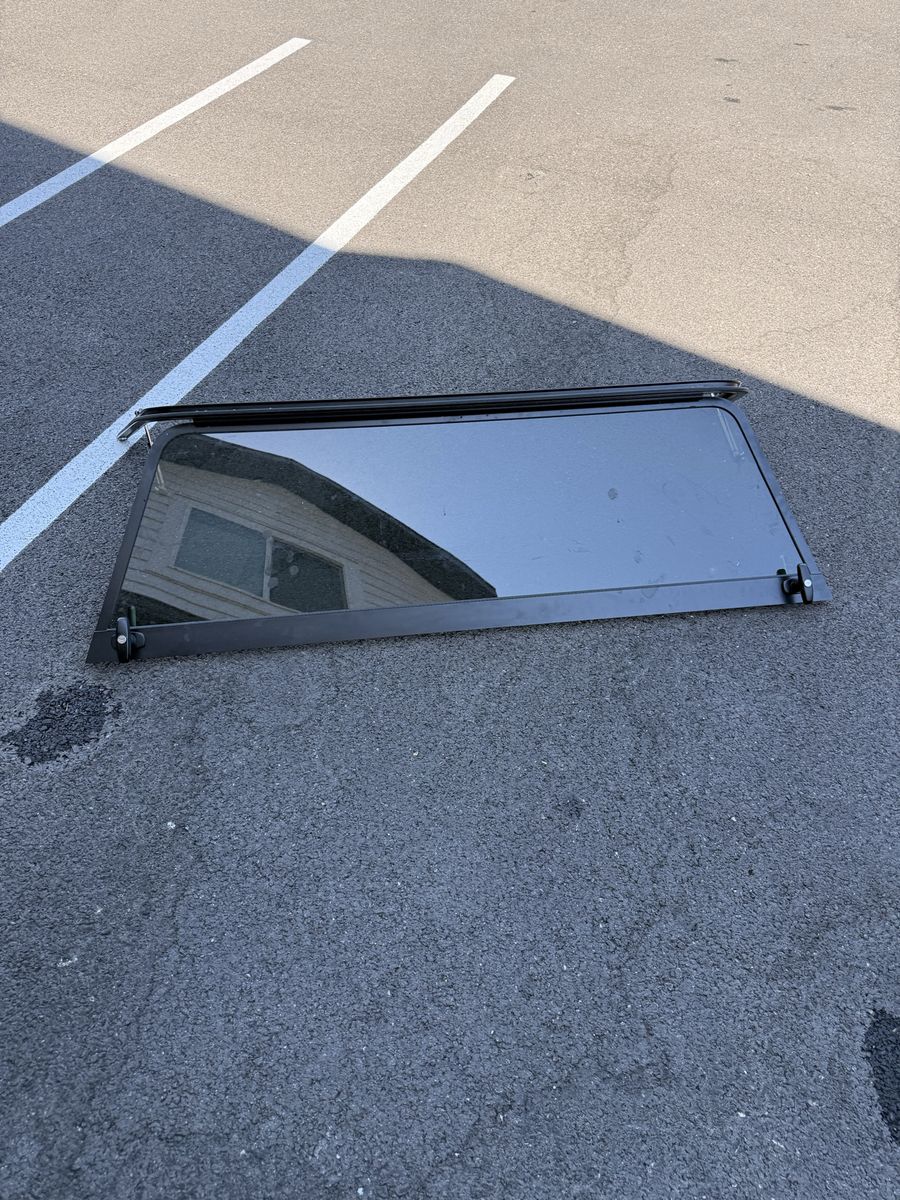 OEM LEER Truck Cap Rear Glass Door 64" x 19.5" for 2021+ Ford F-150 - New