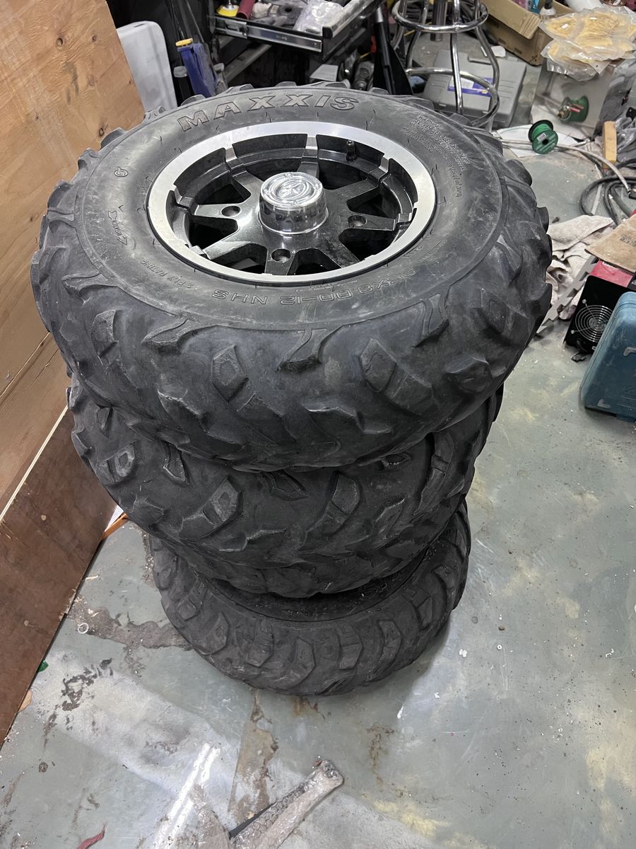 UTV wheels and tires