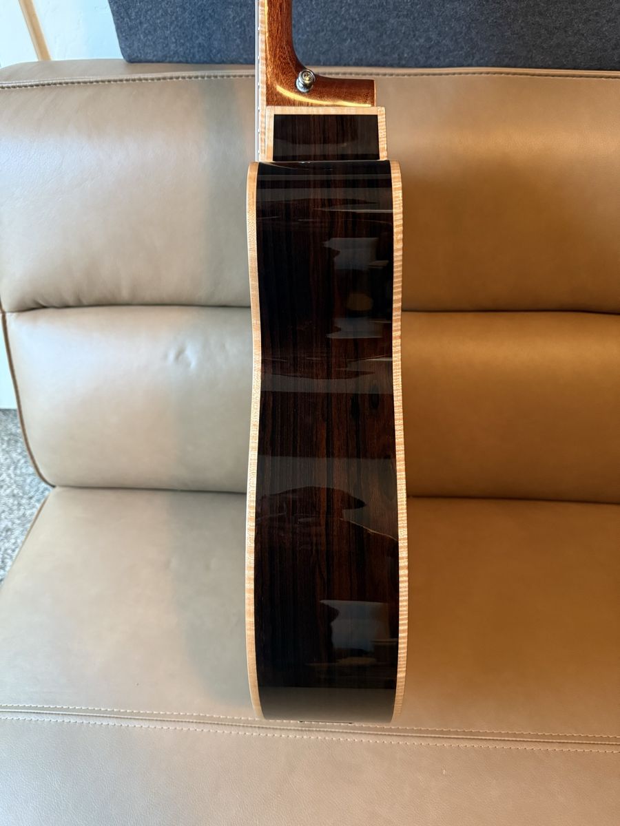 Main image 6