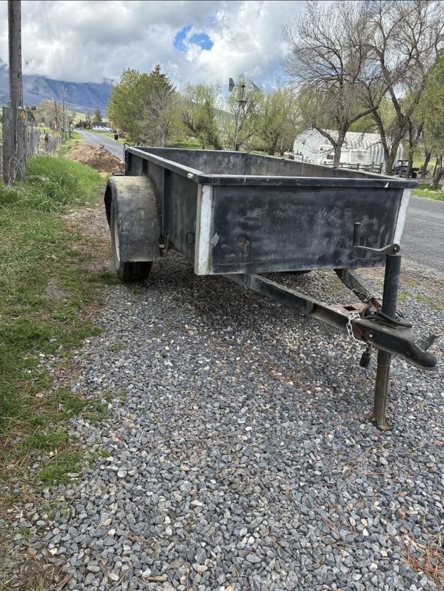 Heavy duty utility trailer