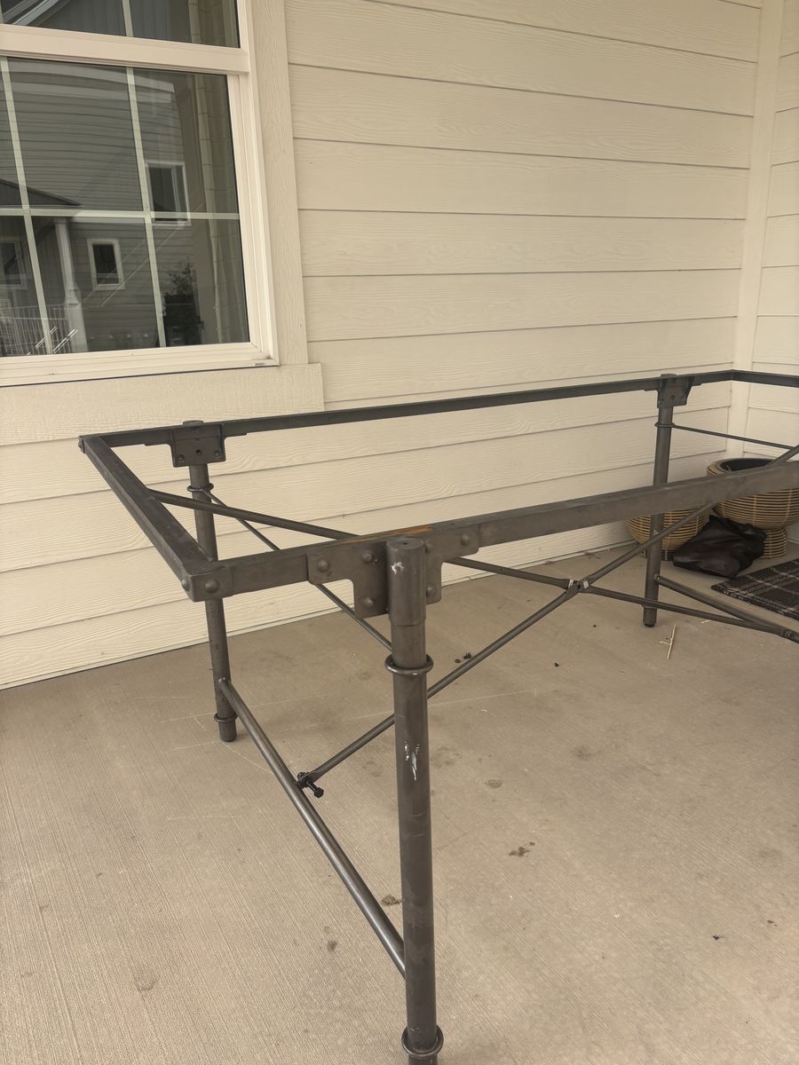 Free Metal table frame - Industrial Style, Used Good Condition