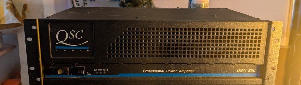QSC USA 850 Professional Power Amplifier - 425W/4 Ohms Output