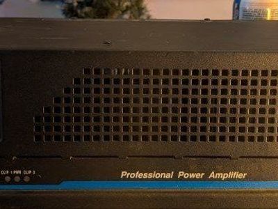 QSC USA 850 Professional Power Amplifier - 425W/4 Ohms Output