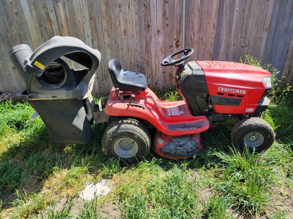 craftsman t100 riding lawnmower with collector