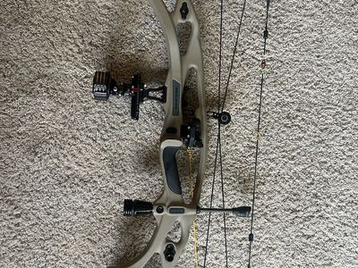 Hoyt RX7 ultra Bow - Right Handed in Tan