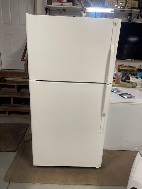 GE REFRIGERATOR FREEZER