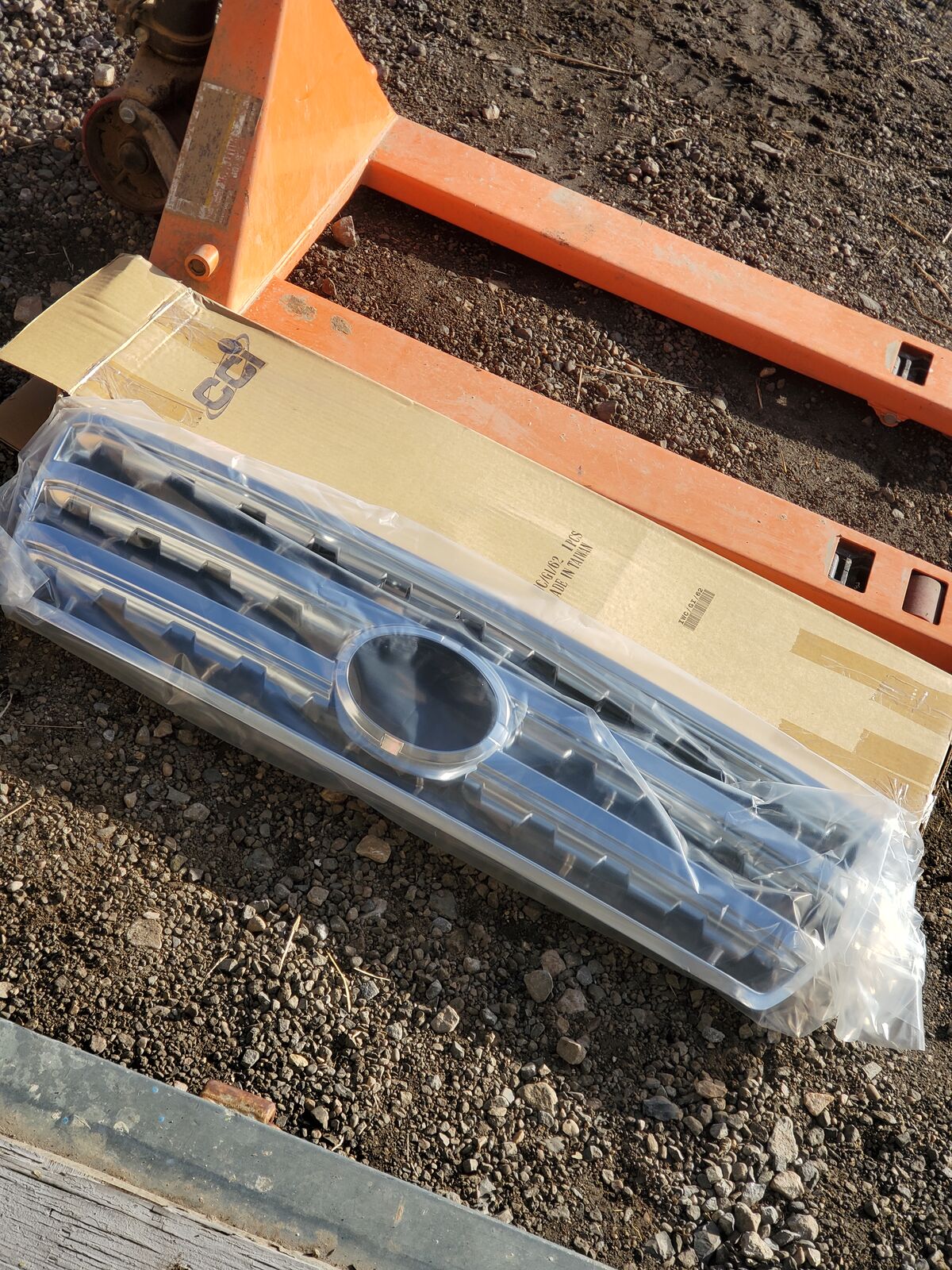 2008-2016 Toyota Sequoia Chrome Grille Overlay