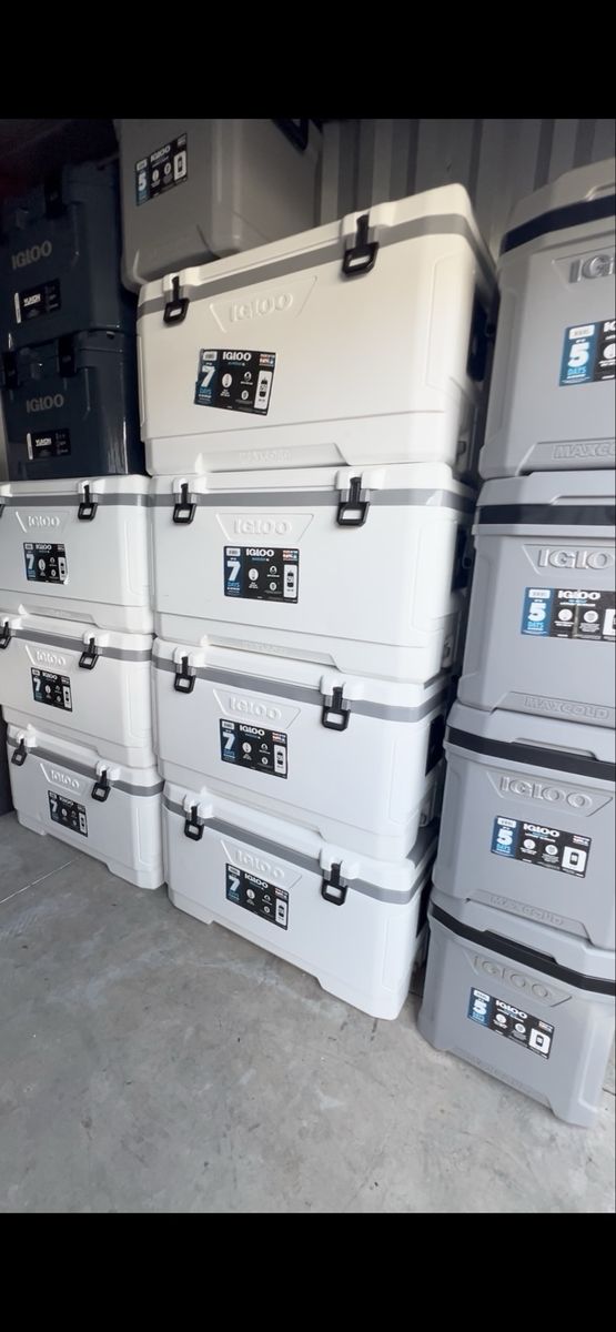 5 Igloo 62-quart Maxcold Latitude Roller - Camping Hunting Tailgating