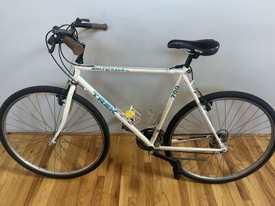 90s Trek Multitrack 700