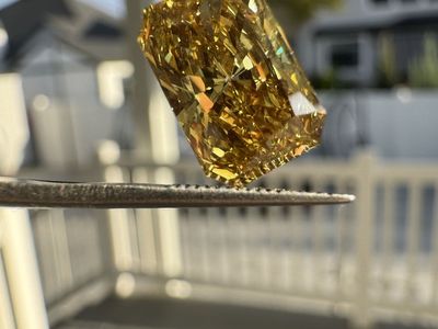 2.89 Carats Radiant Cut Fancy Yellow Loose Lab Diamond VS2 IGI Certified