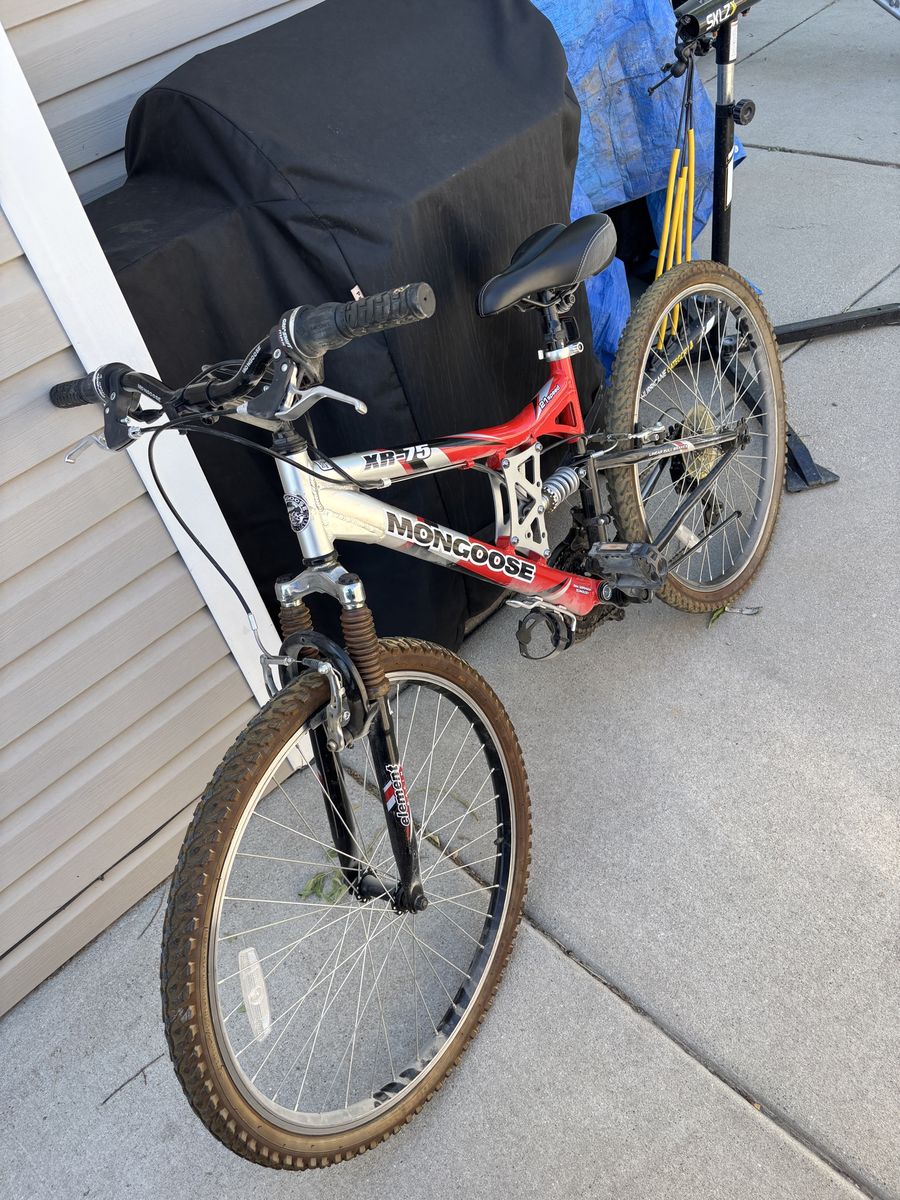 Mongoose XR-75 bike