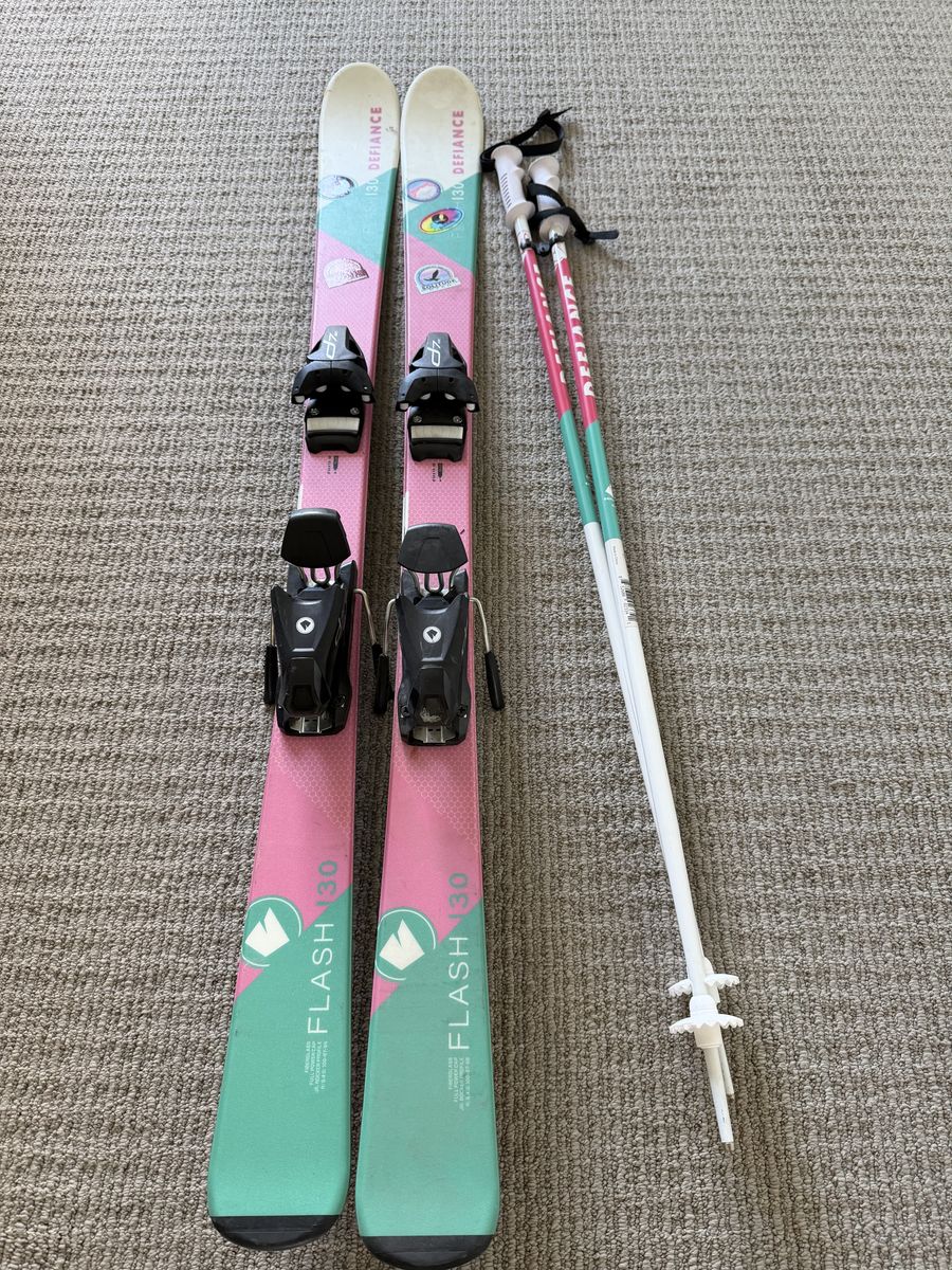 Elan Defiance Flash 130 Skis with Bindings and Poles