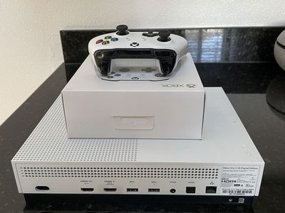 Xbox One S All DogitaL