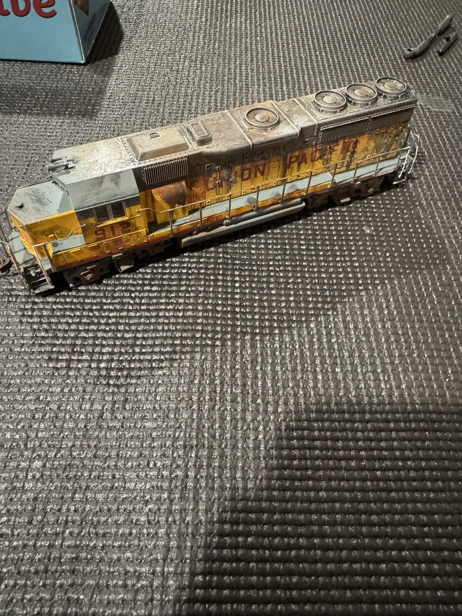 Dcc/ no sound. Union Pacific Diesel Locomotive Model Train - Weathered ho scale