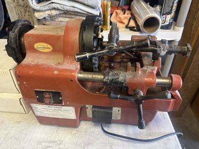 Northern Tool Pipe Threading Machine 1/2-2in NPT