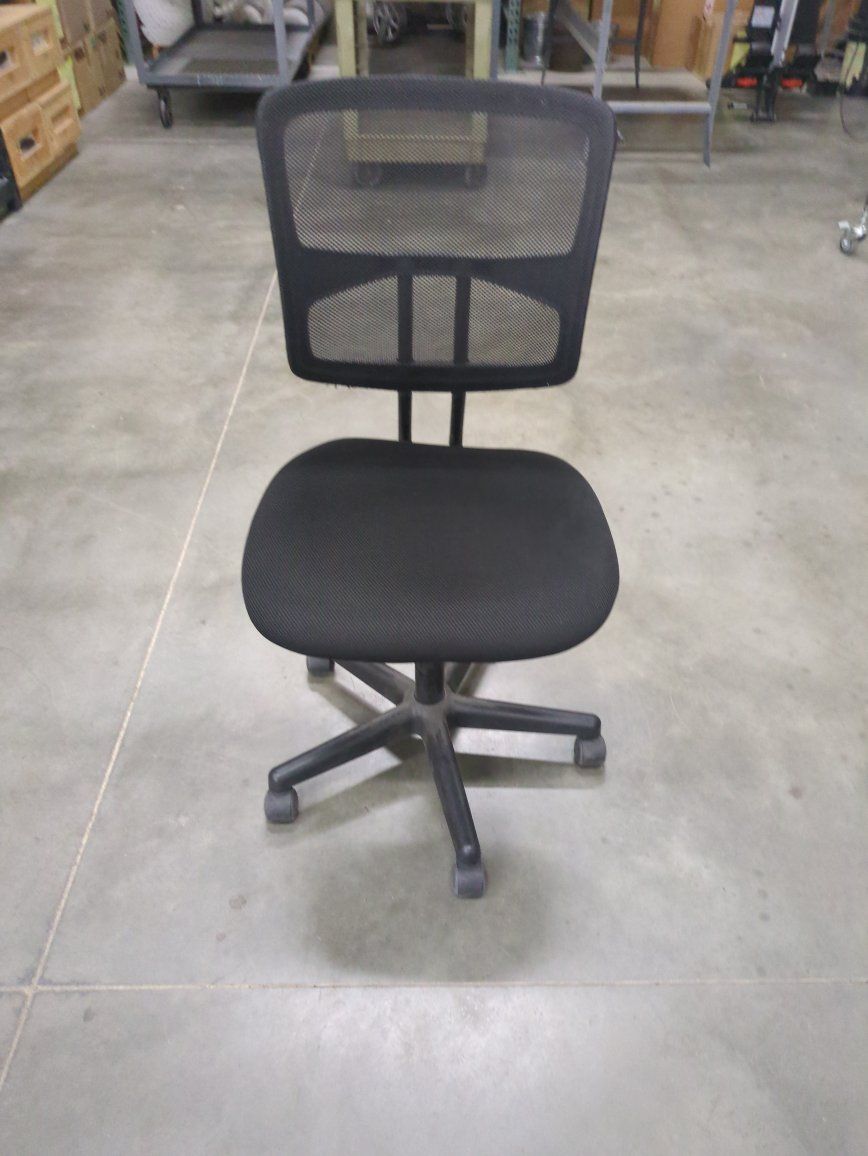 Black Mesh Back Office Chair - Adjustable Swivel Task Chair with Casters