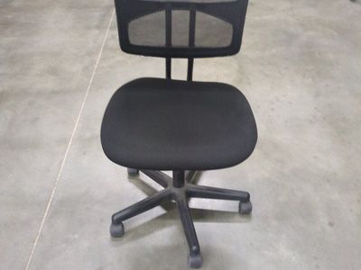 Black Mesh Back Office Chair - Adjustable Swivel Task Chair with Casters