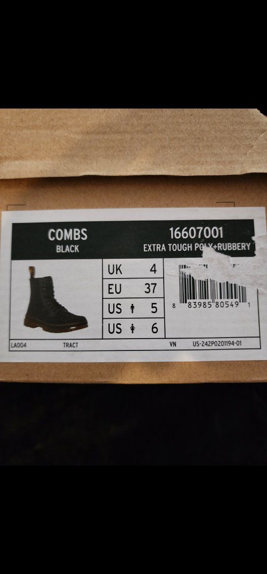 NEW. Dr Martens Combs (Black)