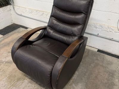 COSTCO DERICK WOOD-ARM TRUE INNOVATIONS LEATHER GLIDER RECLINER!!