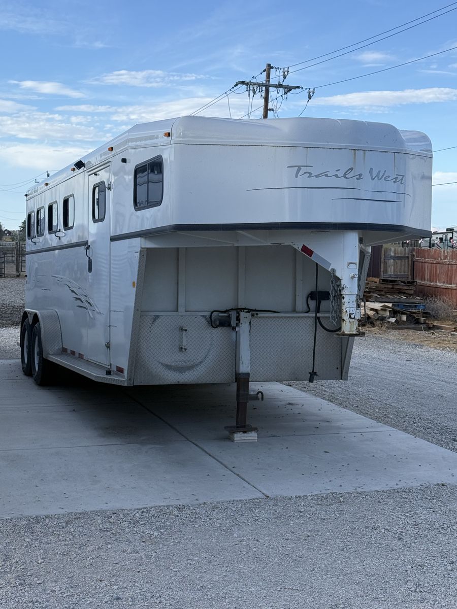 2006 trails west 4 horse