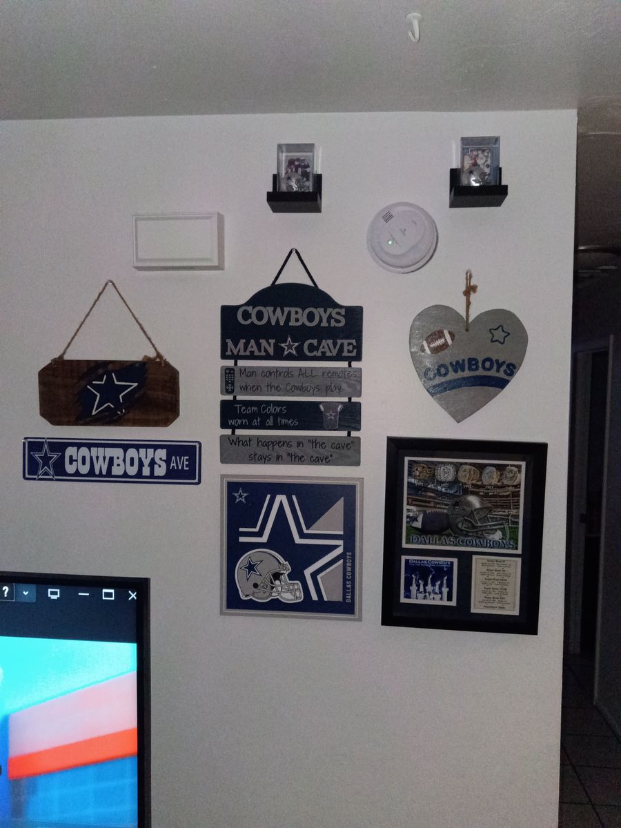 Cowboys wall decor.