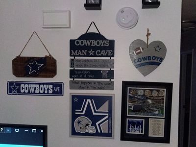 Cowboys wall decor.