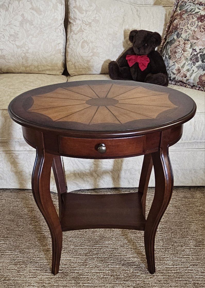 Oval Accent / End Table