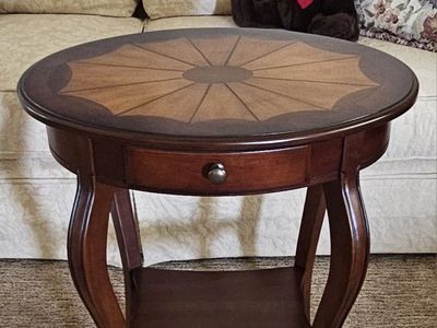 Oval Accent / End Table