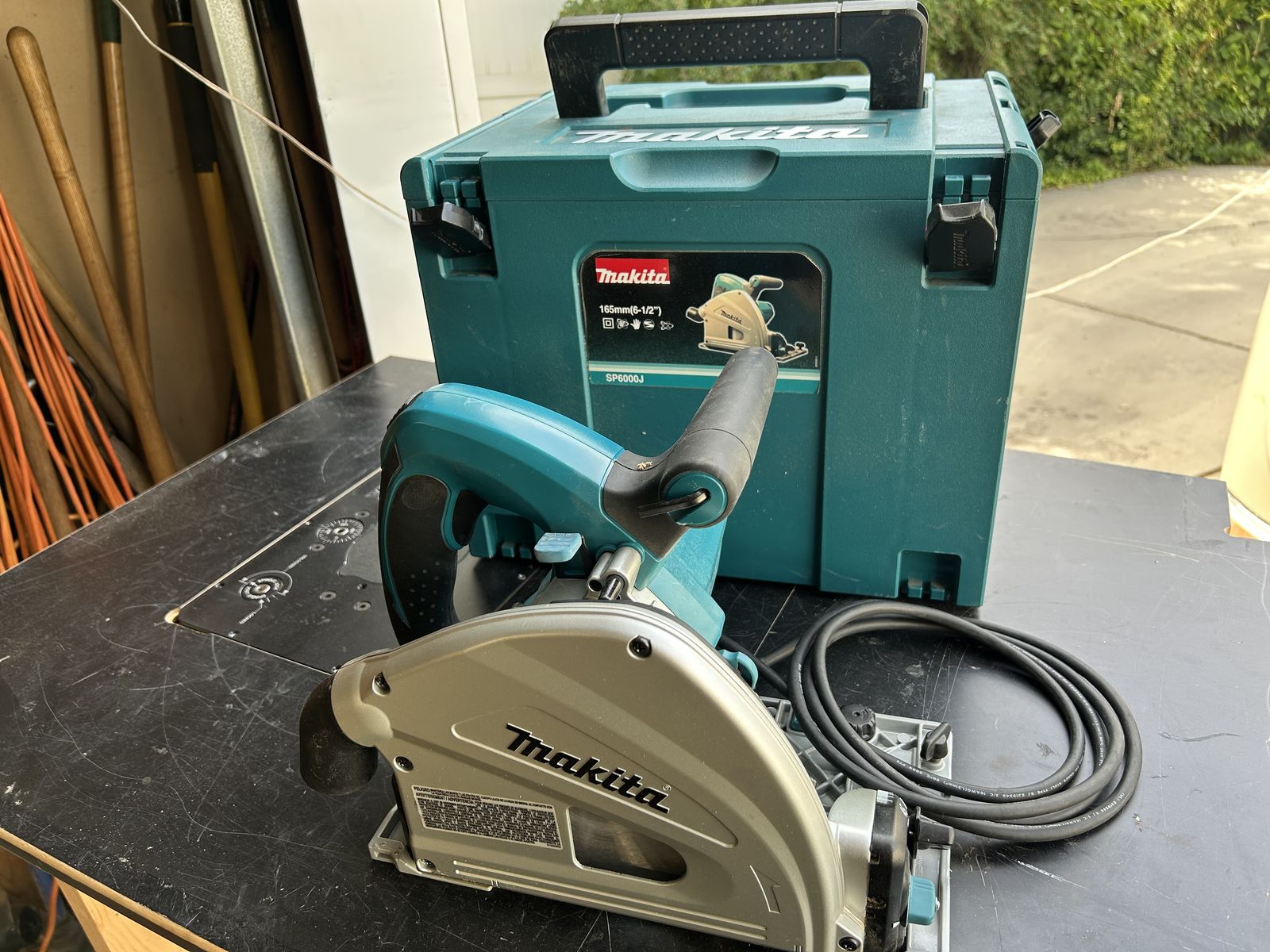 Makita SP6000J 6-1/2" Plunge Cut Track Saw Kit with (2) Tracks & Case